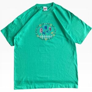 Vintage Anvil Green Single Stitch Cotton Embroidered Flowers Birdhouses T-Shirt